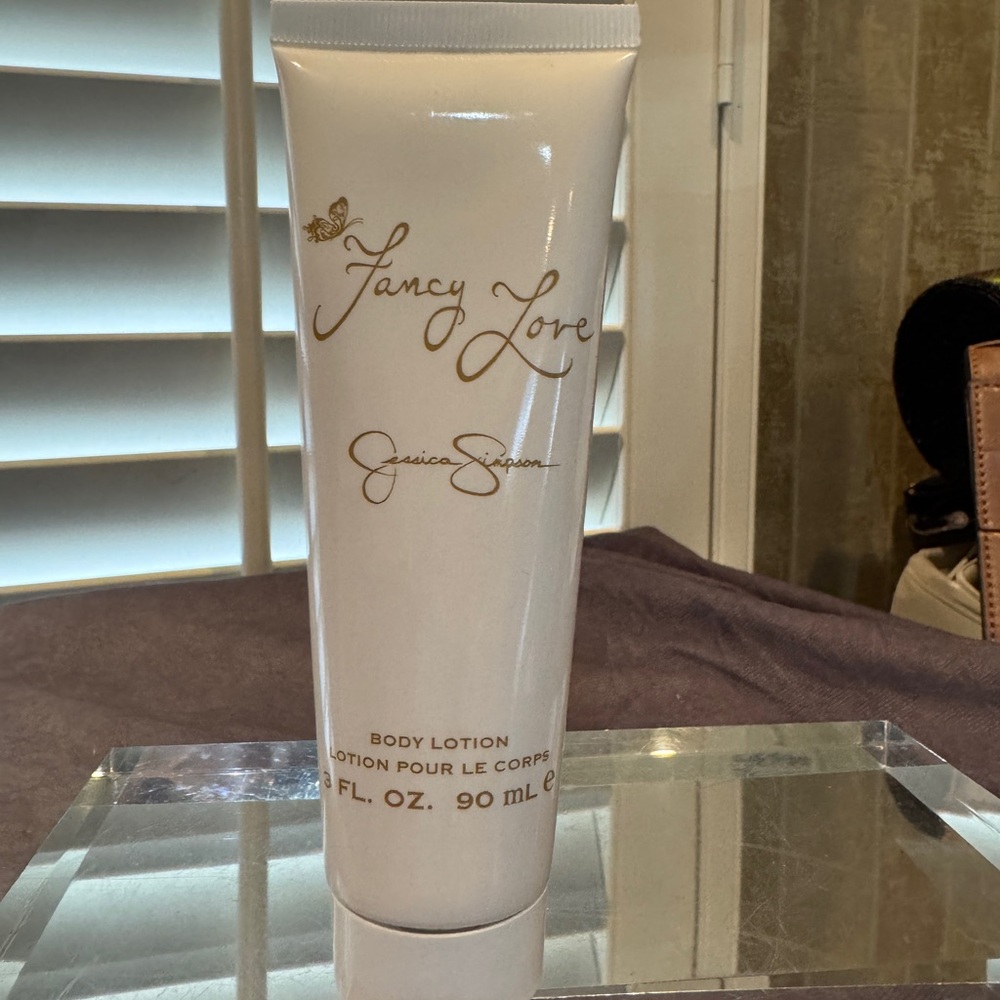 Jessica Simpson Fancy Love Body Lotion 3 fl‎ oz